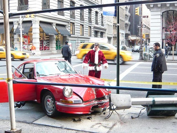 : Santa-Crashes-Porsche-911-in-New-York.jpg
: 646

: 129.7 